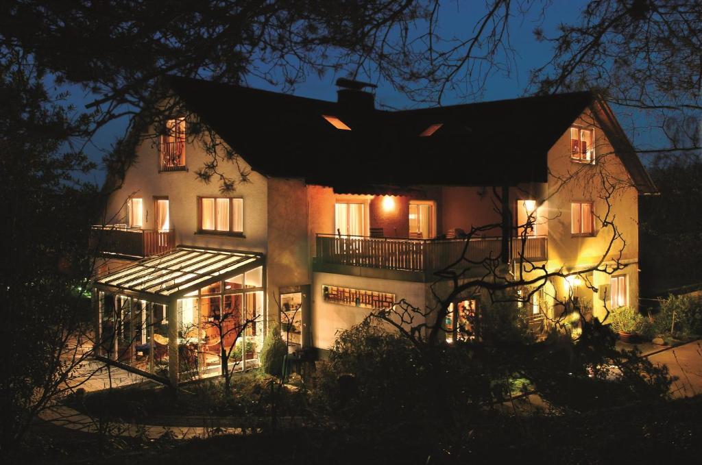 Gaestehaus-Weingut Loersch Лайвен Экстерьер фото