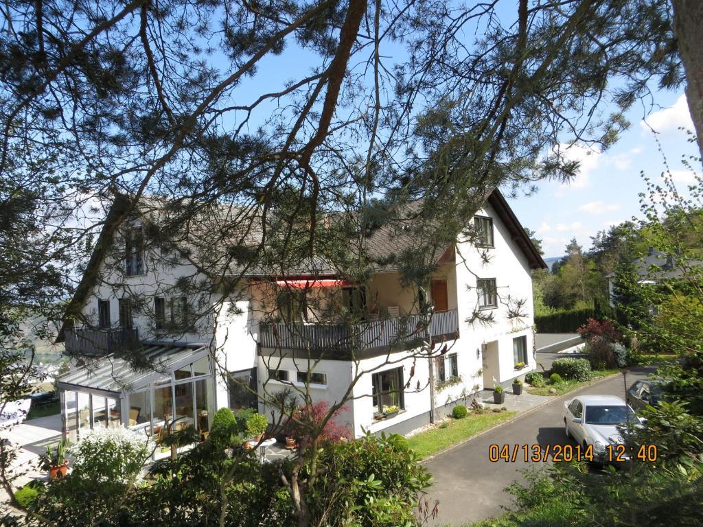 Gaestehaus-Weingut Loersch Лайвен Экстерьер фото